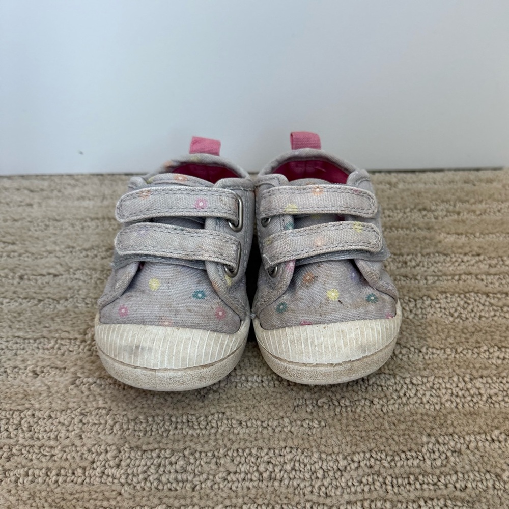 Cat & Jack Parker Sneakers size 4 - gray w/ flowers